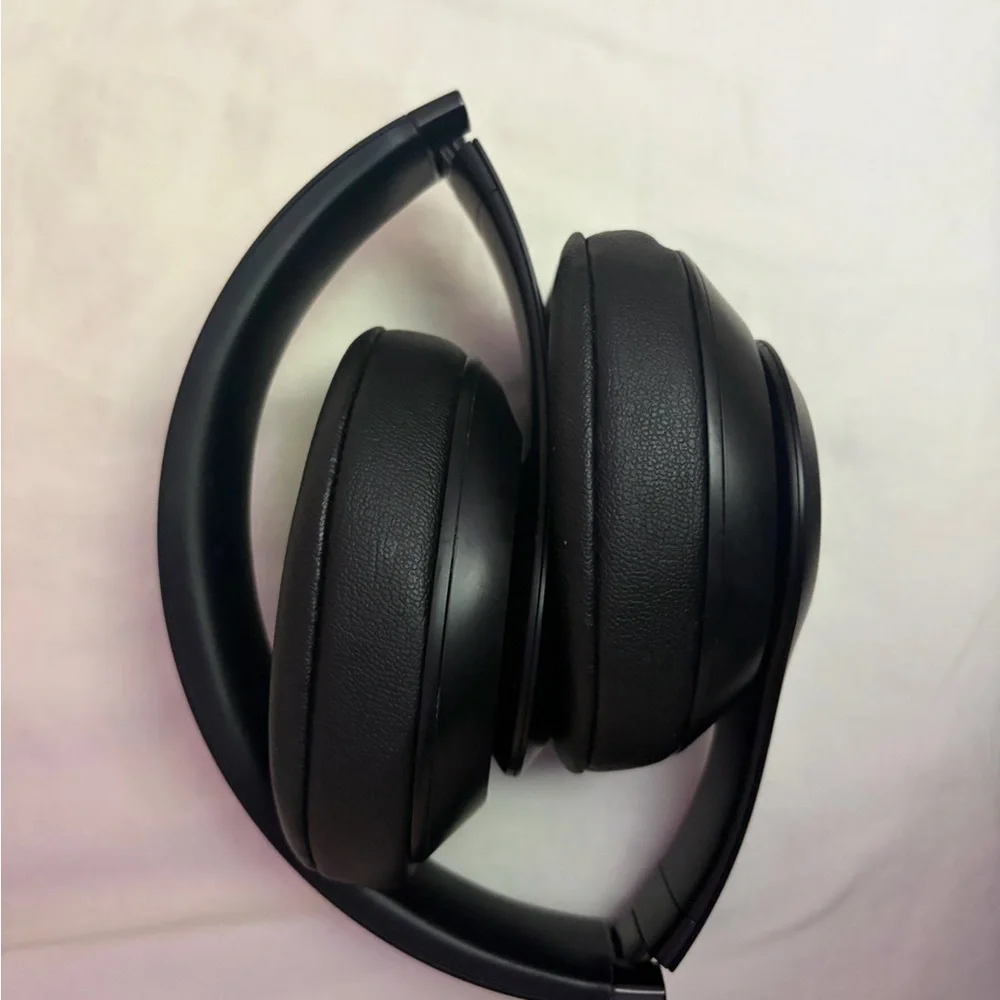 Beats Studio3 Wireless Over-Ear Noise Cancelling Bluetooth Headphones - Picture 10 of 10